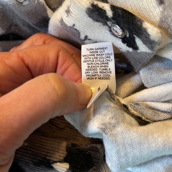 Express Design Studio sweater - Picture 10 of 10